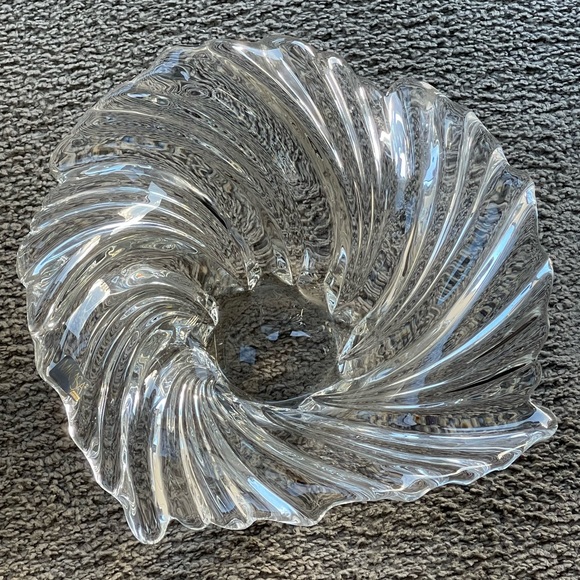 MIKASA BELLE EPOQUE BOWL/VASE/CENTERPIECE. 13” Across and almost 5” high! - Picture 3 of 5